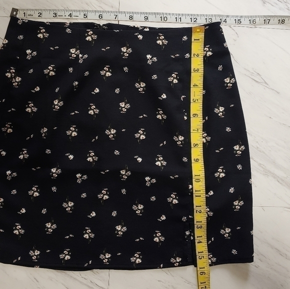 Floral mini skirt - Picture 4 of 5